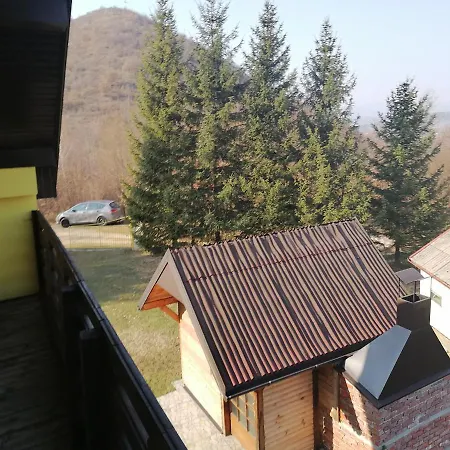 Zuta Kuca Sunca *