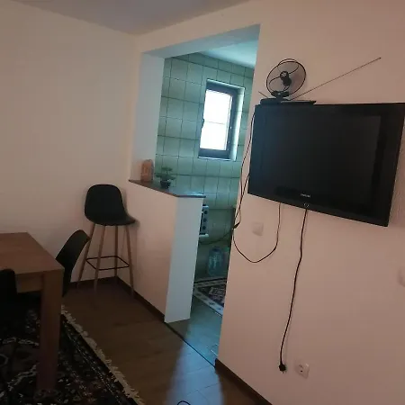 Zuta Kuca Sunca Vikendica Visoko
