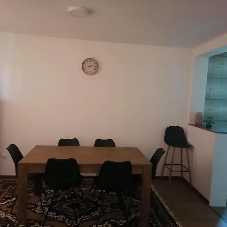 Zuta Kuca Sunca Nyaraló Visoko