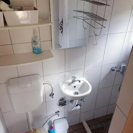Zuta Kuca Sunca * Visoko